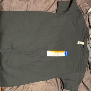 Women’s NEW GILDAN black shirt size Medium